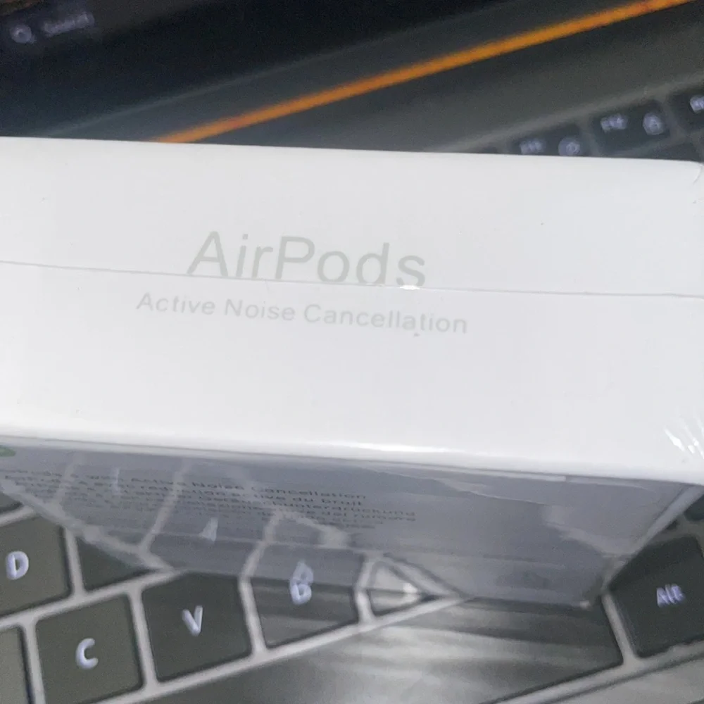 AirPod 4 noise cancellation
